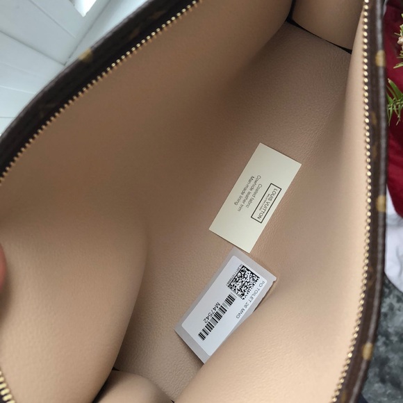 ❌SOLD❌ Louis Vuitton toiletry 26 - Picture 6 of 6